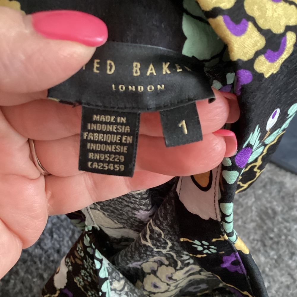 Ted Baker London Black Yvonn Exaggerated Shoulder Floral Crepe Top‎ Size 1 - Picture 3 of 16